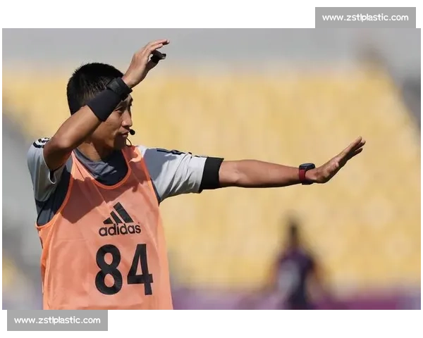 马宁世俱杯晒照执法引热议 硬刚弗拉门戈教练组成焦点